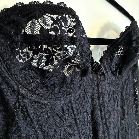 Vintage Frederick's of Hollywood Black Lace Corset with Boning, Rosette - Picture 11 of 13